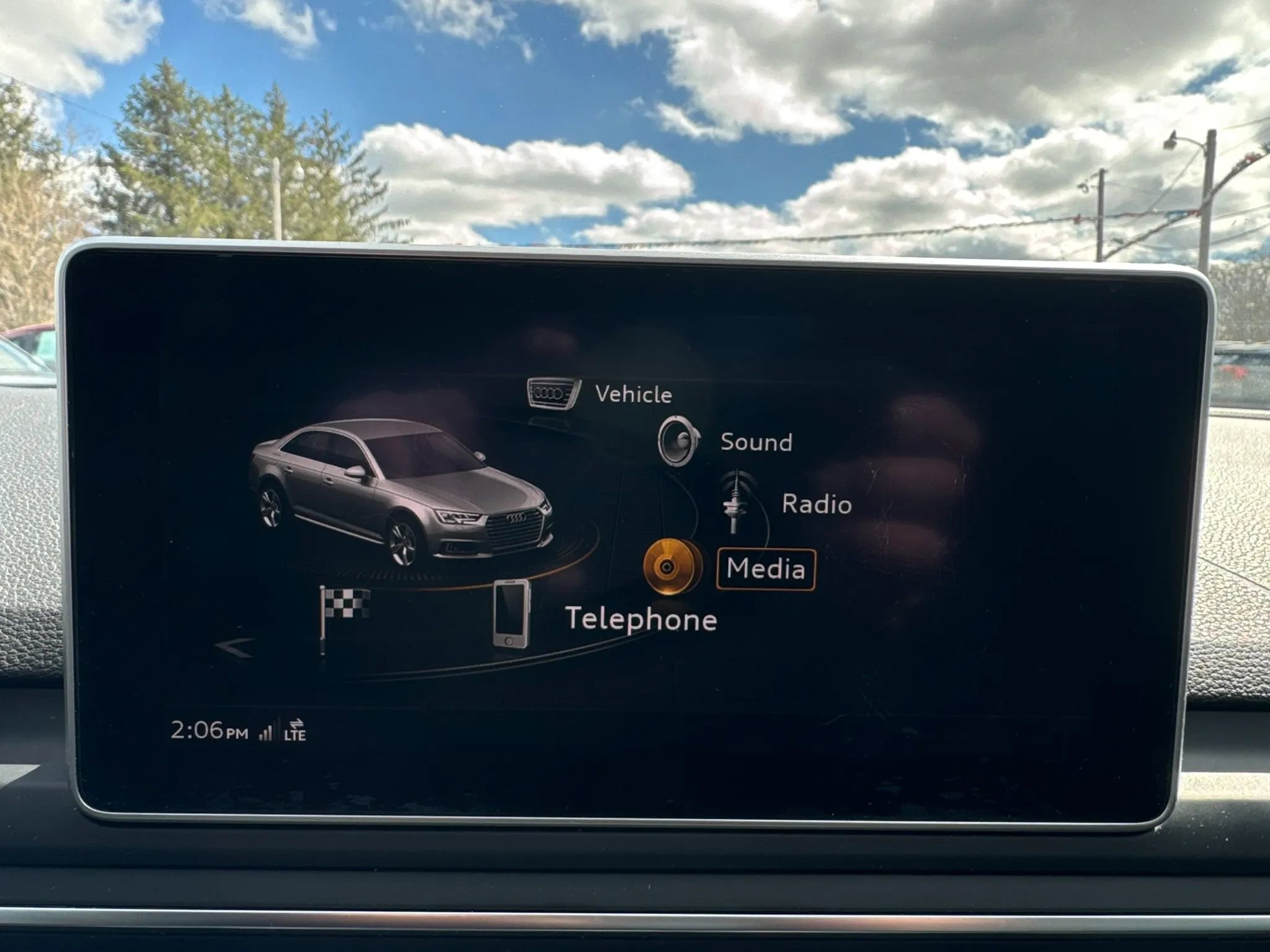 Used 2018 Audi A4 2.0T Premium image 31