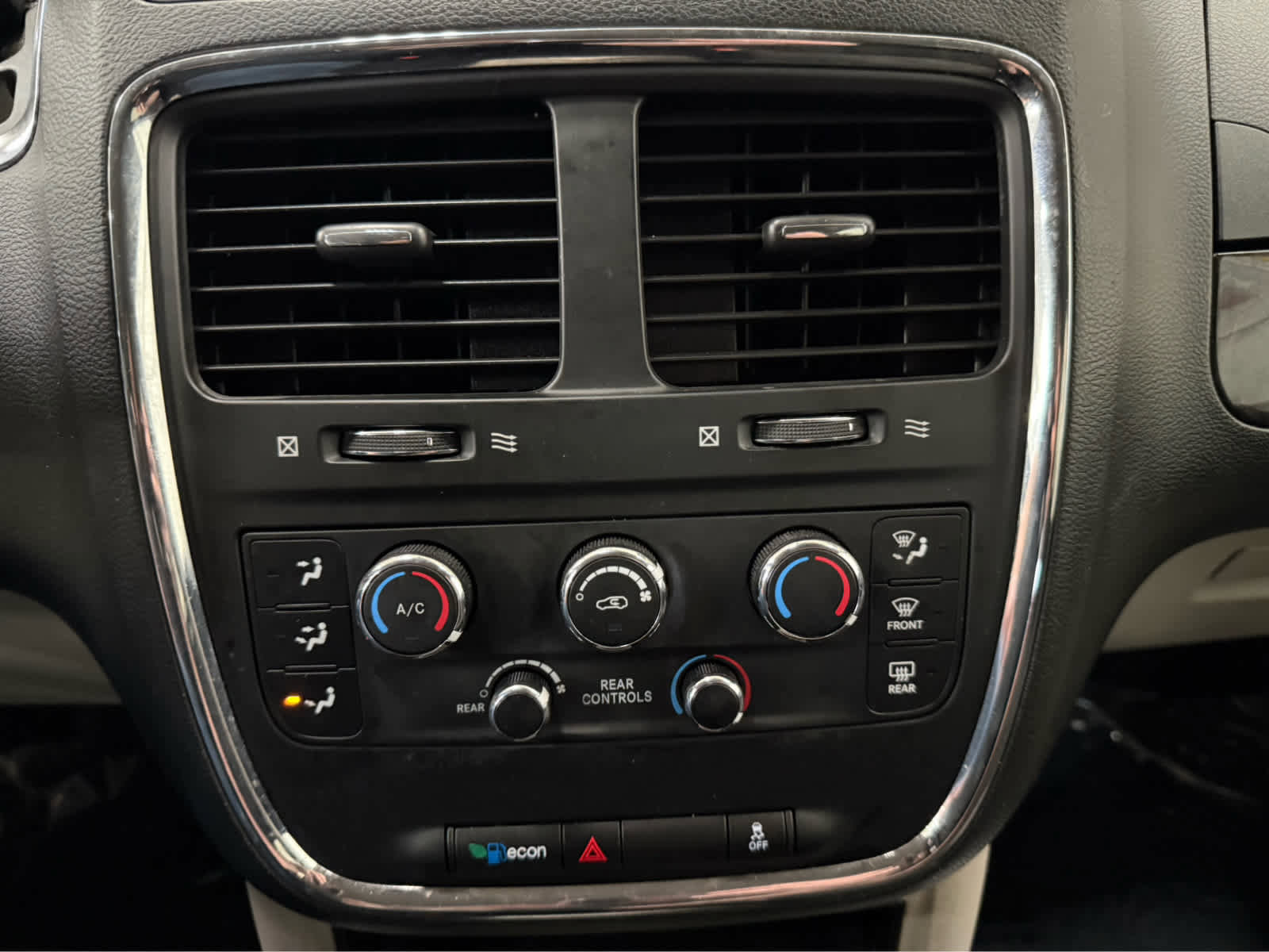 Used 2016 Dodge Grand Caravan SE w/ Quick Order Package 29E SE image 13