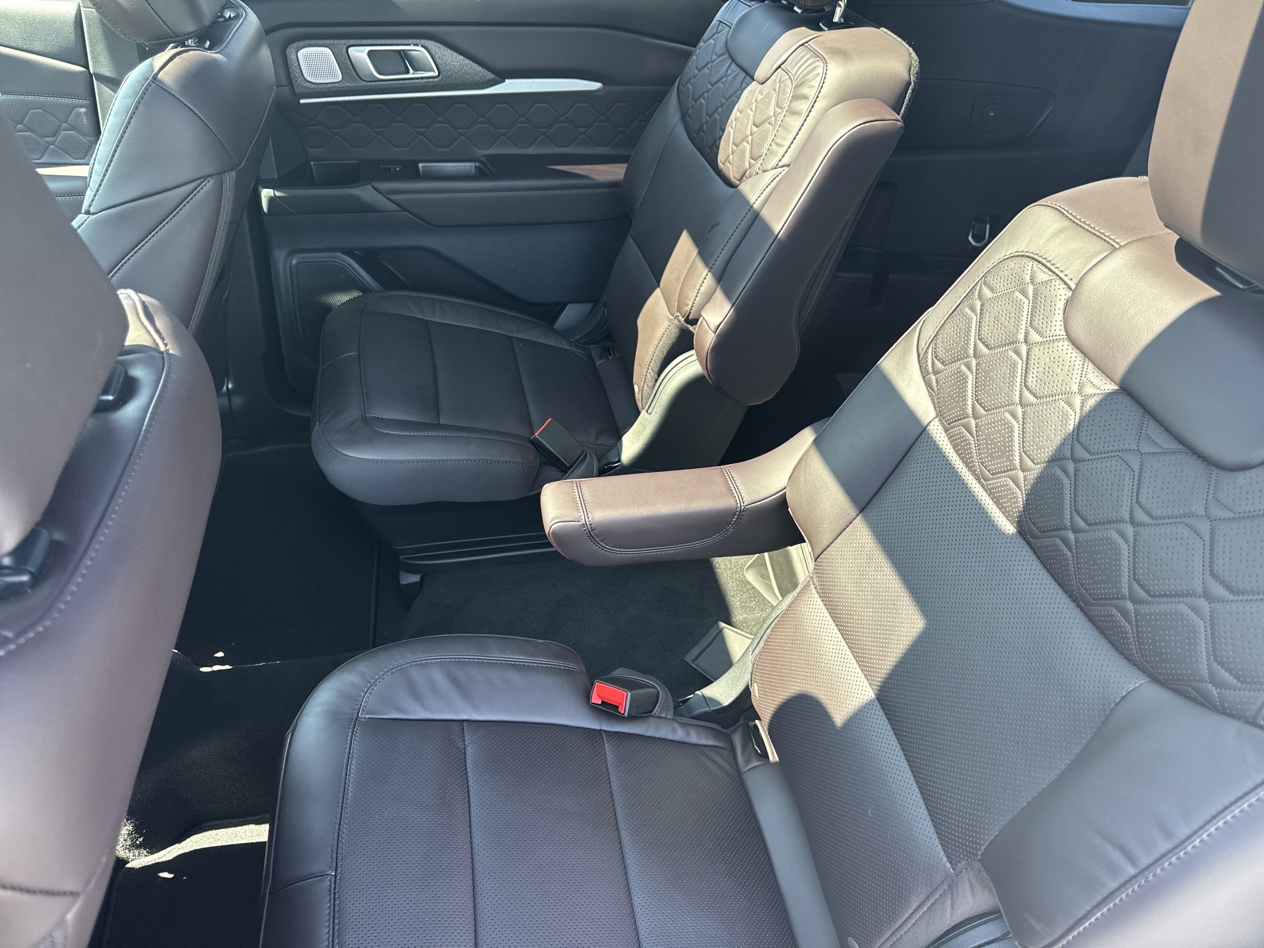 Used 2025 Ford Explorer Platinum w/ Ultimate Package image 25