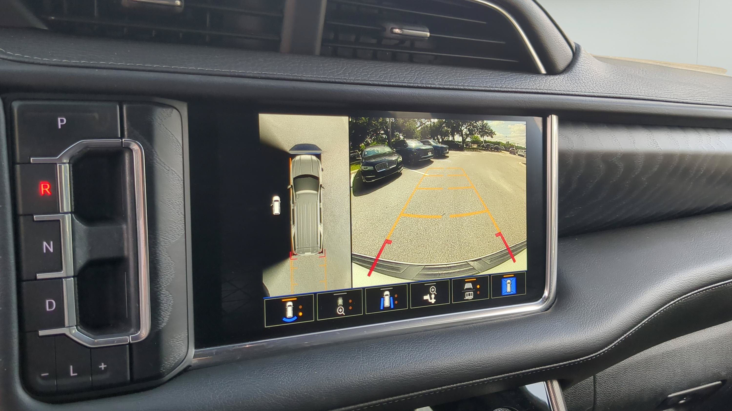Used 2022 GMC Yukon XL Denali w/ Max Trailering Package AWD/4WD image 16