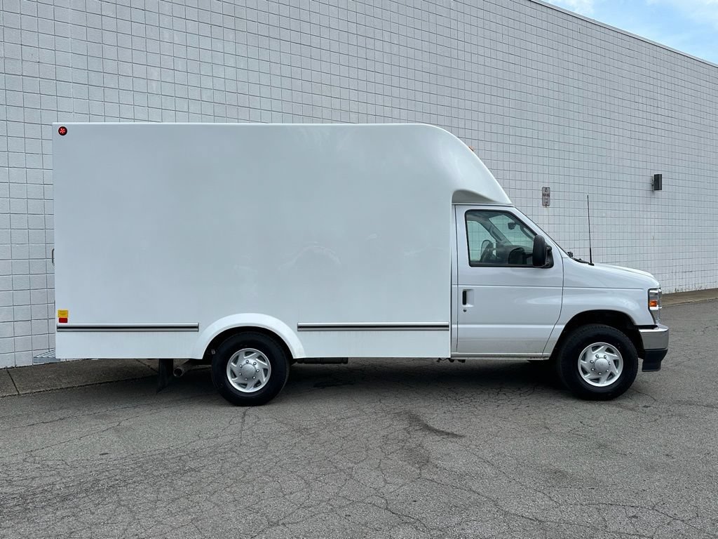 New 2027 Ford E-350 and Econoline 350 Super Duty w/ Power Equipment Group RWD image 4