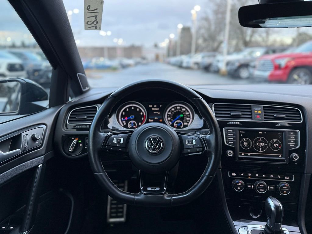 Used 2017 Volkswagen Golf R 4-Door image 23
