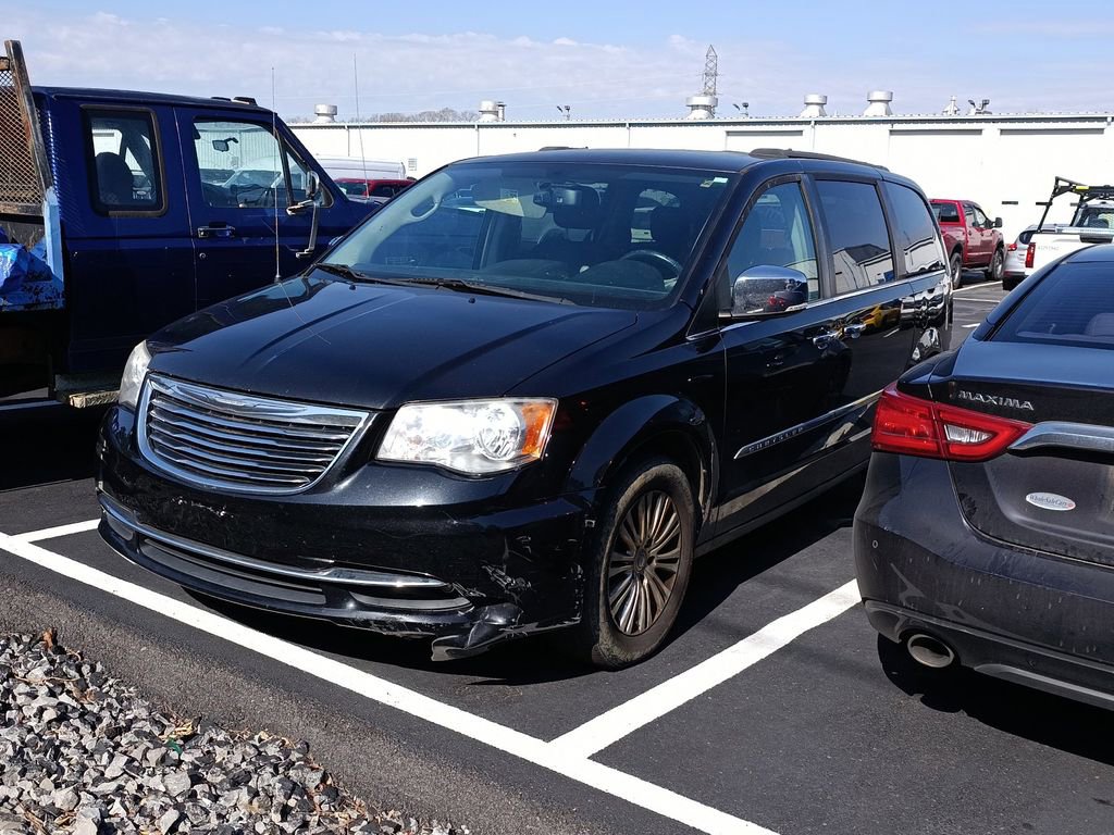 Used 2015 Chrysler Town & Country Touring-L w/ Driver Convenience Group 360° Tour