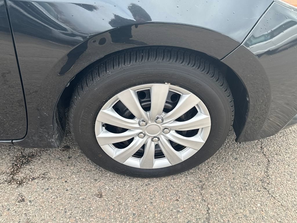 Used 2015 Toyota Corolla LE image 38