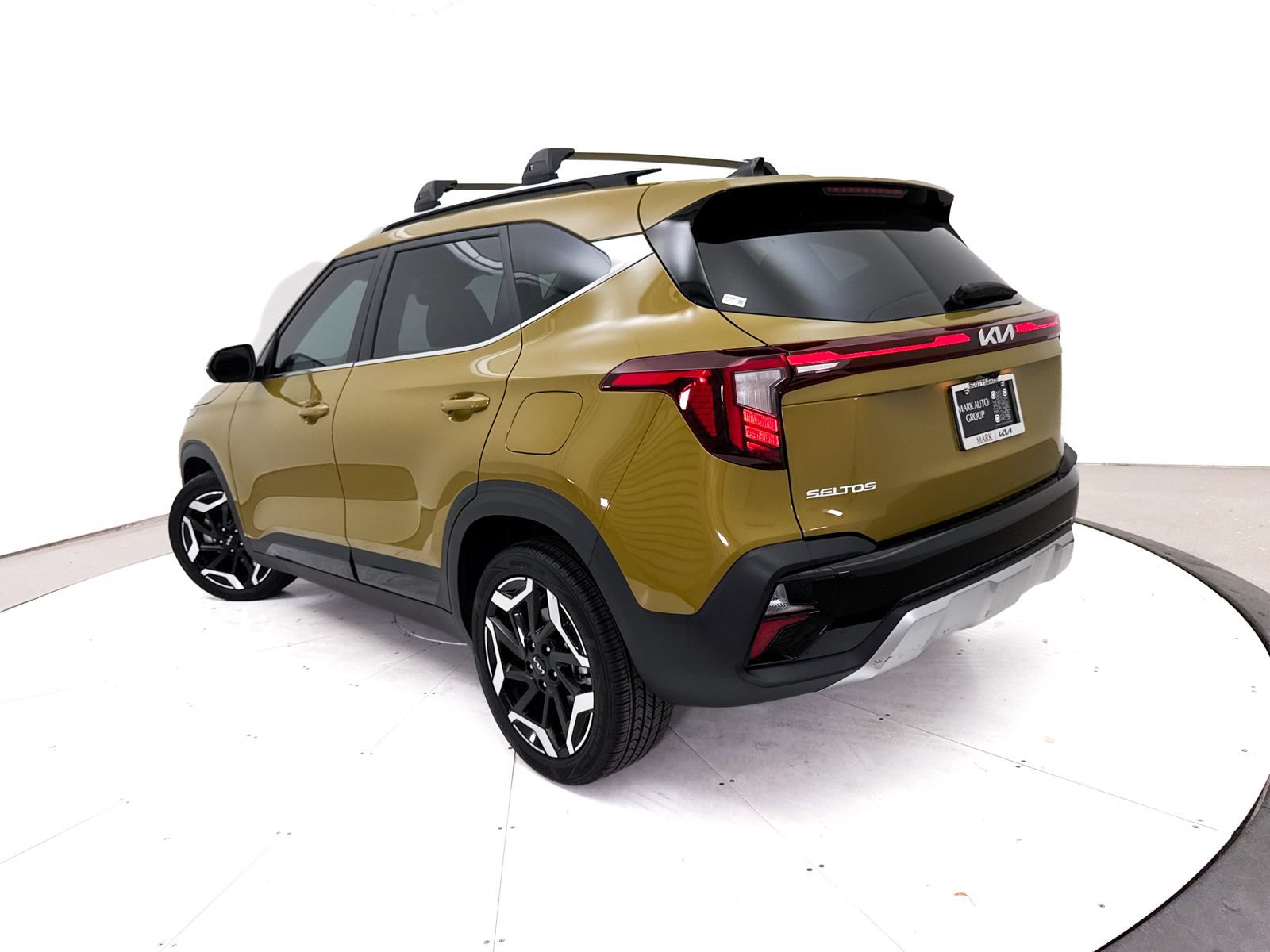 Certified 2024 Kia Seltos SX w/ SX Sunroof Package AWD/4WD image 2