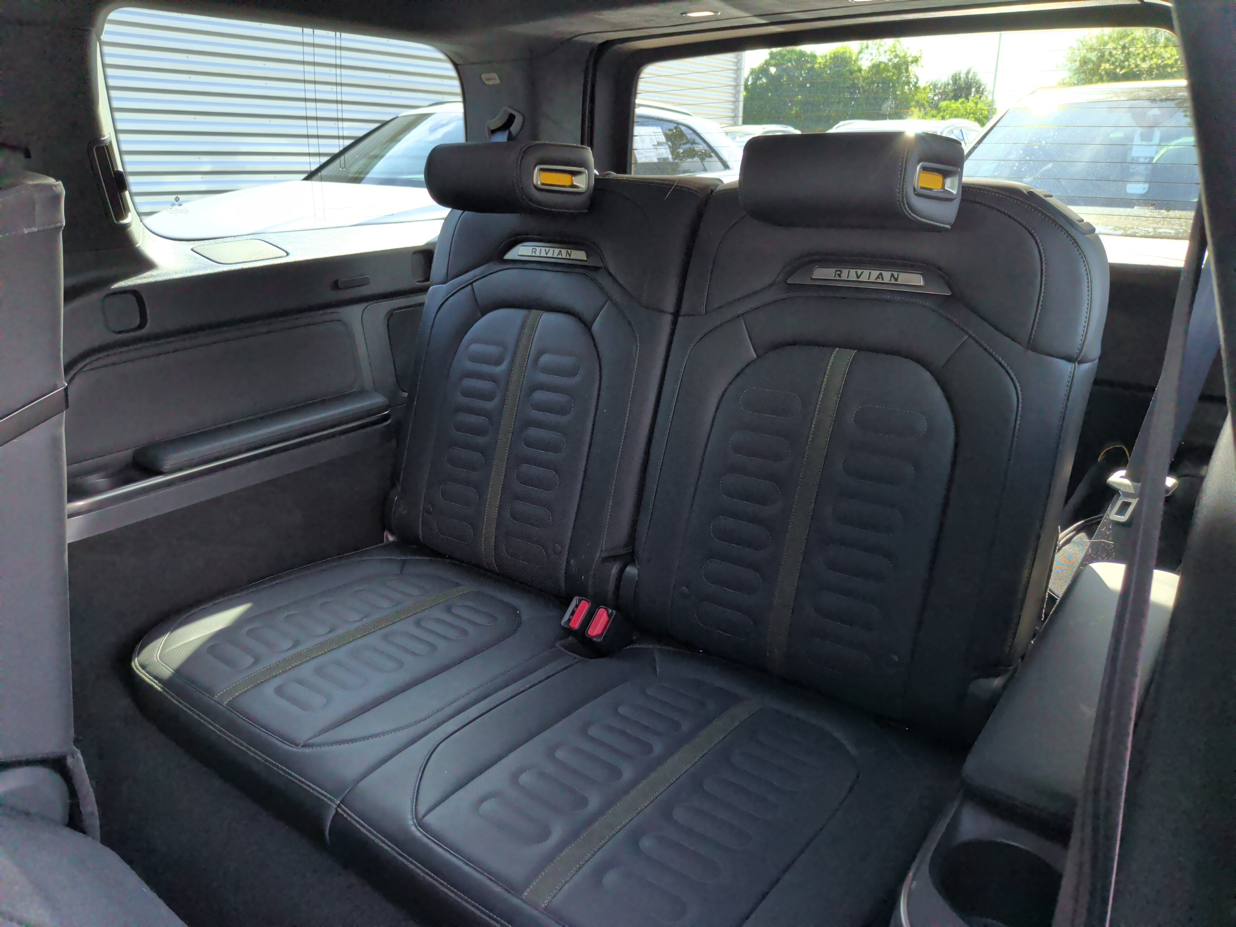 Used 2024 Rivian R1S Adventure AWD/4WD image 33