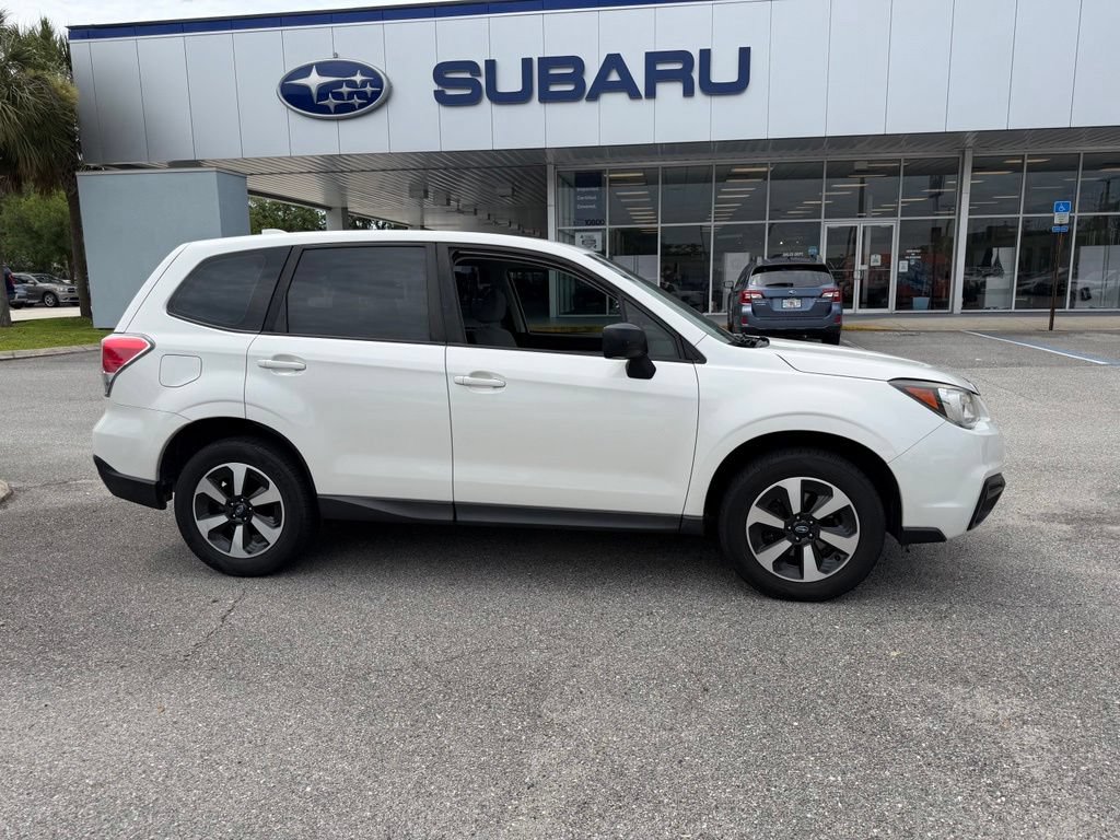 Used 2017 Subaru Forester 2.5i AWD/4WD image 2