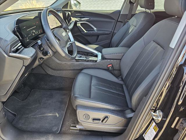 Used 2025 Audi Q5 Premium Plus w/ Premium Plus image 2
