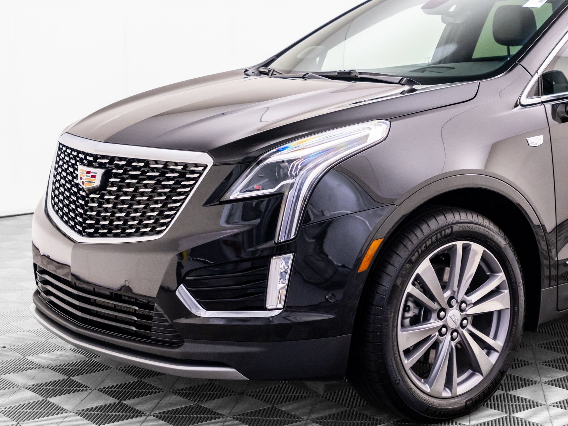 Certified 2025 Cadillac XT5 Premium Luxury w/ Technology Package AWD/4WD image 38