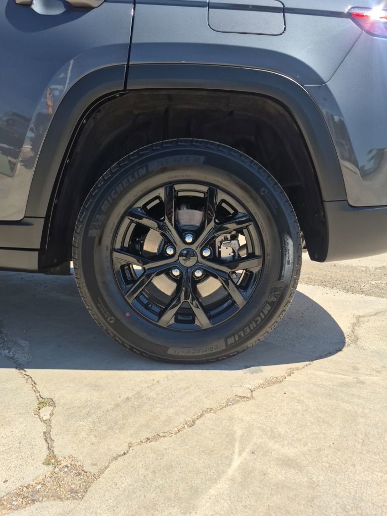 Used 2025 Jeep Grand Cherokee Altitude image 10