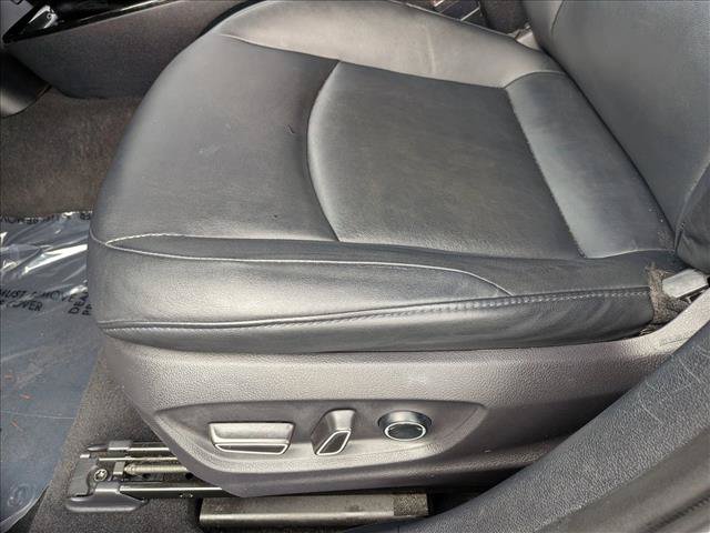 Used 2017 Toyota Prius Prime Advanced w/ Preferred Accessory Package FWD image 12