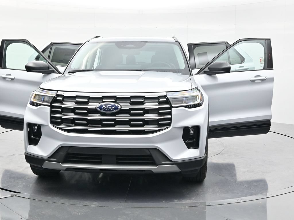 New 2026 Ford Explorer Active w/ Active Comfort Package AWD/4WD image 2
