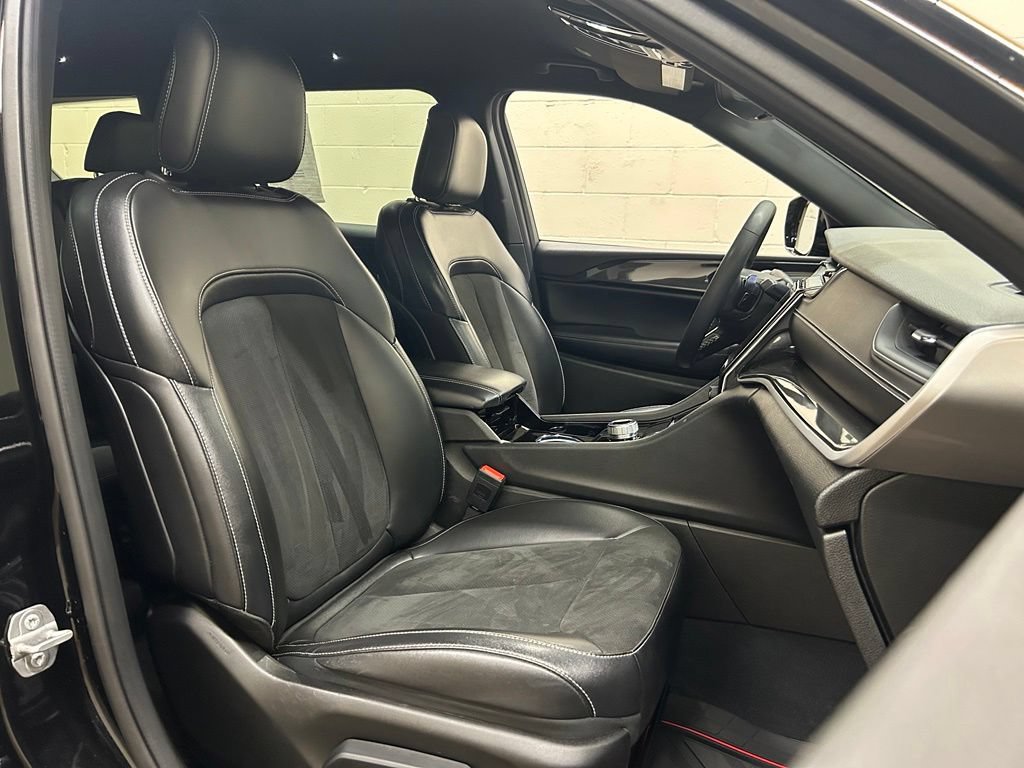 Used 2023 Jeep Grand Cherokee L Laredo AWD/4WD image 12