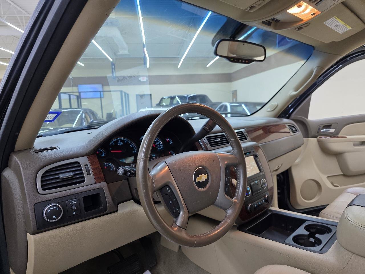 Used 2013 Chevrolet Suburban LT RWD image 18