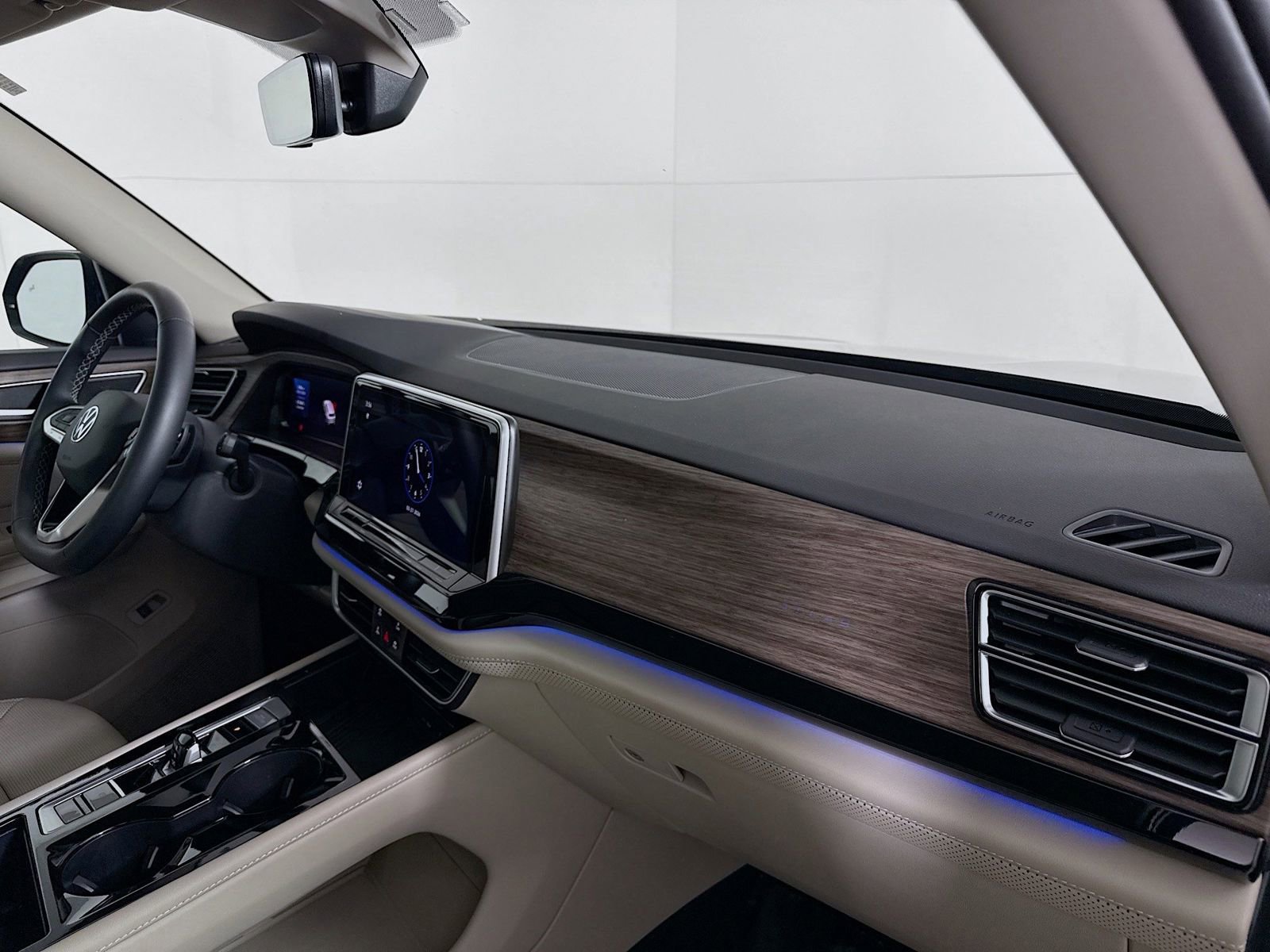 Used 2025 Volkswagen Atlas SEL image 28