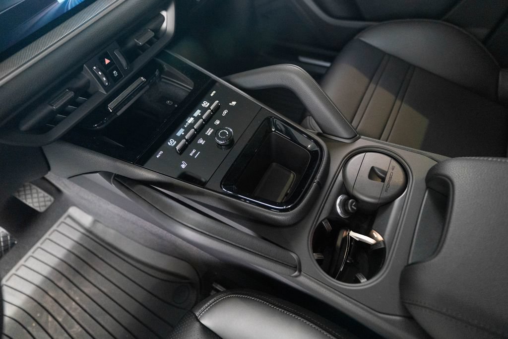 New 2026 Porsche Cayenne Coupe AWD/4WD image 25