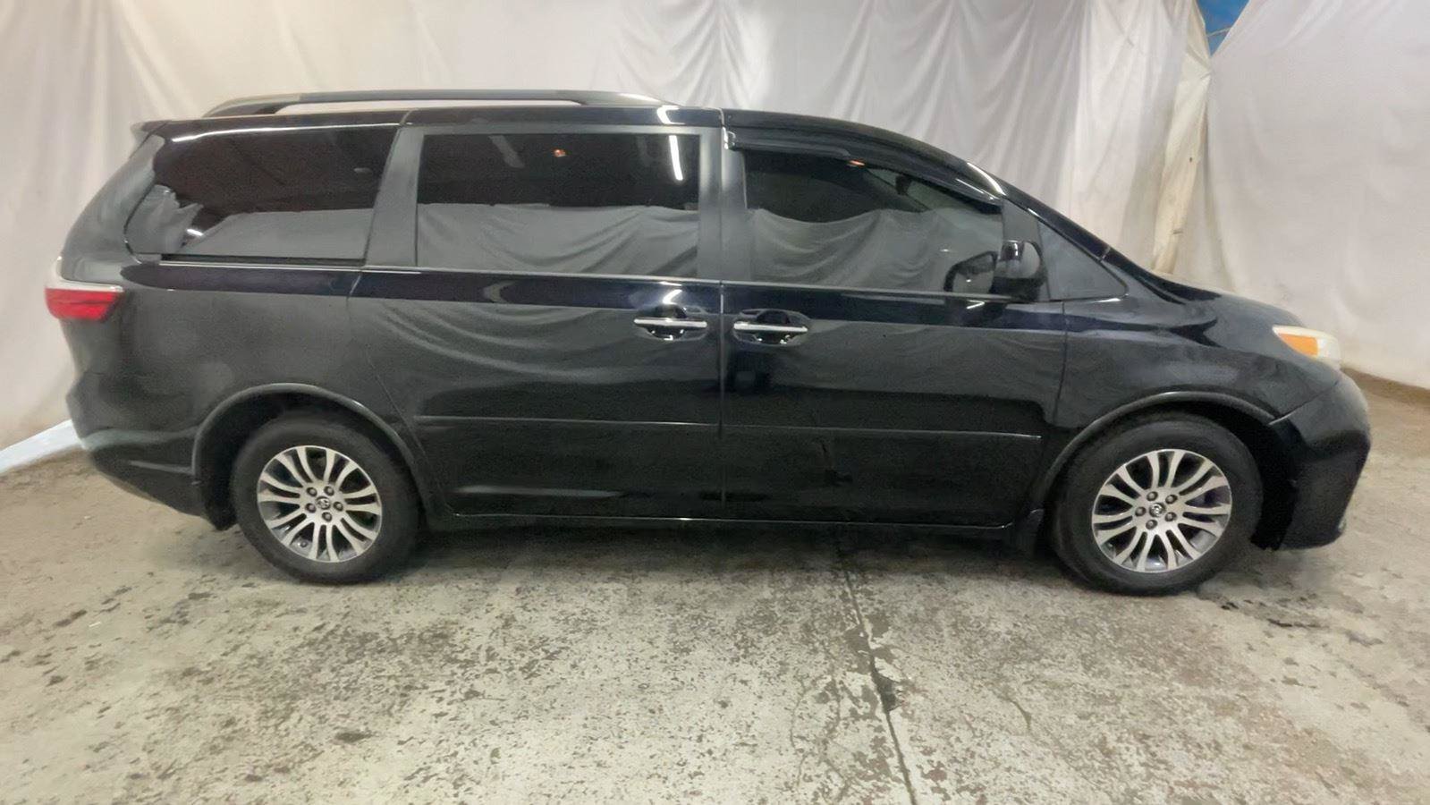 Used 2018 Toyota Sienna XLE FWD image 5