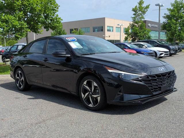 Certified 2023 Hyundai Elantra SEL w/ Convenience Package FWD image 3