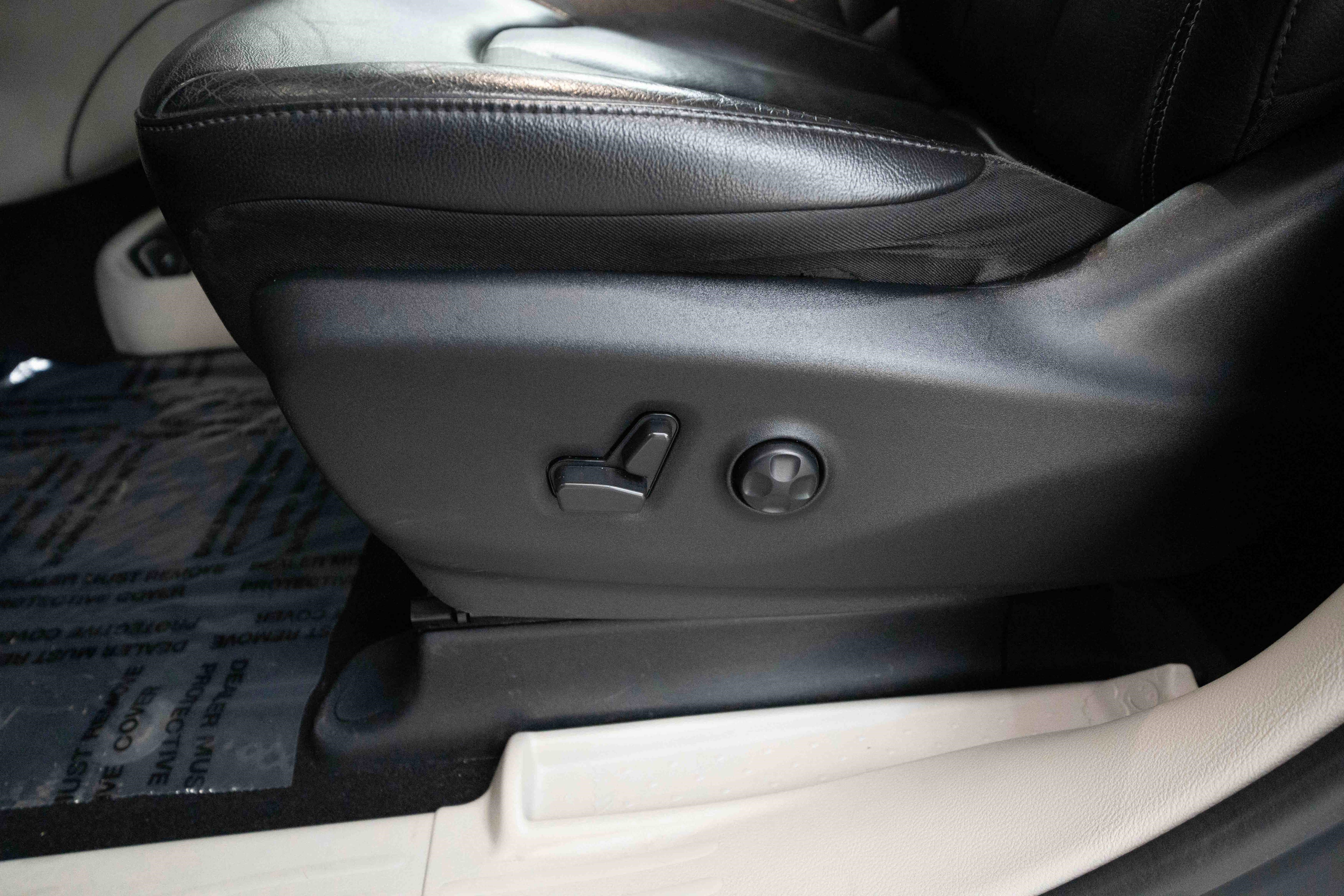 Used 2022 Chrysler Pacifica Touring-L w/ Uconnect Theater Family Group image 12
