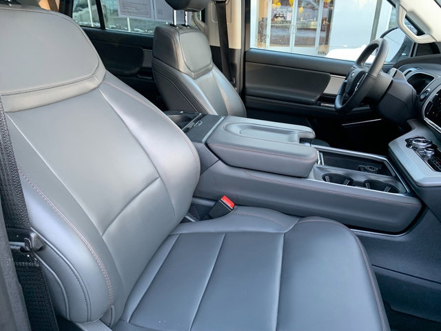 Used 2025 Ford Expedition Active image 13