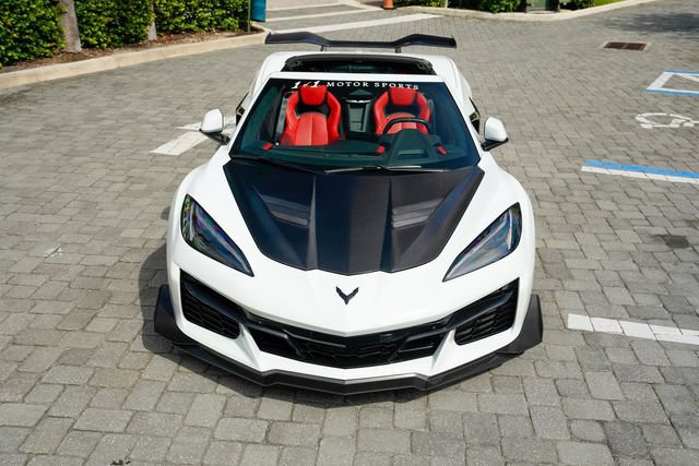 Used 2024 Chevrolet Corvette Z06 w/ Z07 Performance Package RWD image 5