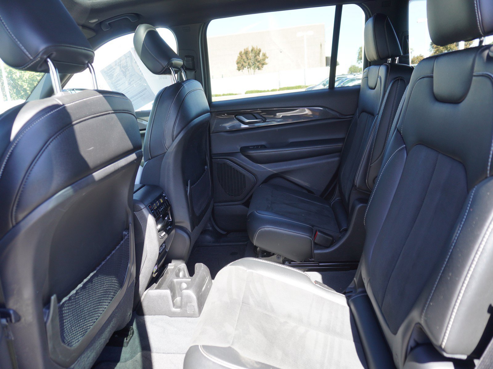 Used 2023 Jeep Grand Cherokee L Laredo AWD/4WD image 13