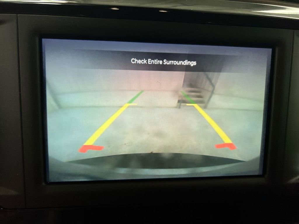 Used 2023 Chrysler Voyager LX image 15