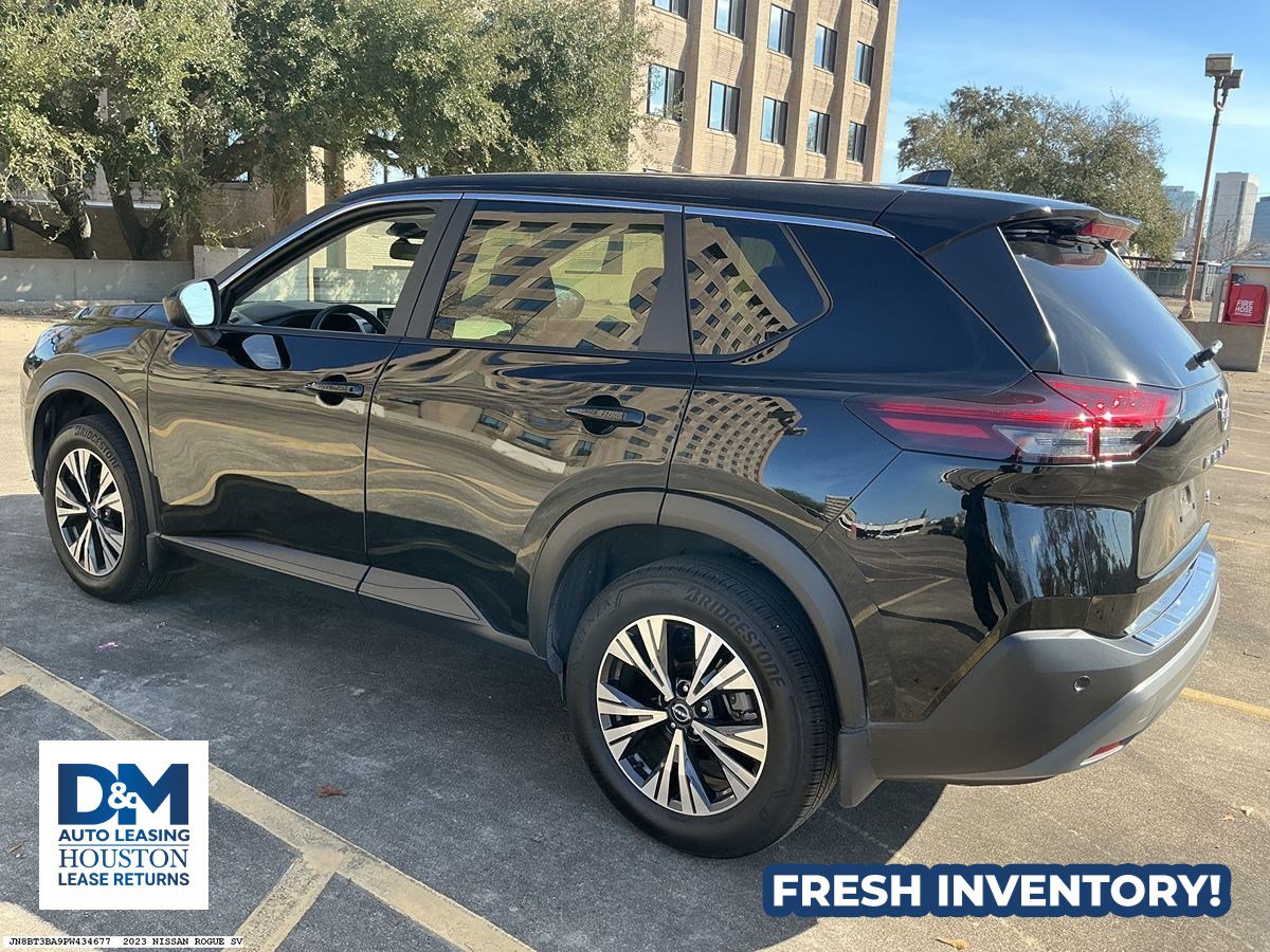 Used 2023 Nissan Rogue SV image 4