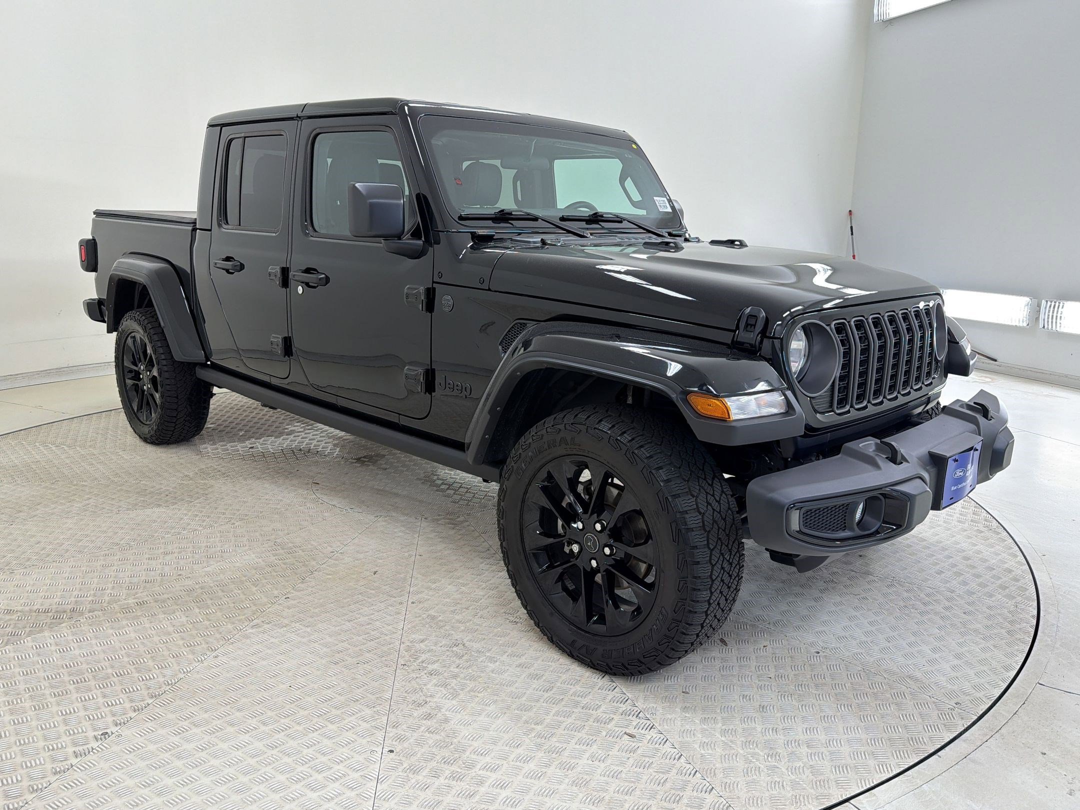 Used 2025 Jeep Gladiator Sport image 7