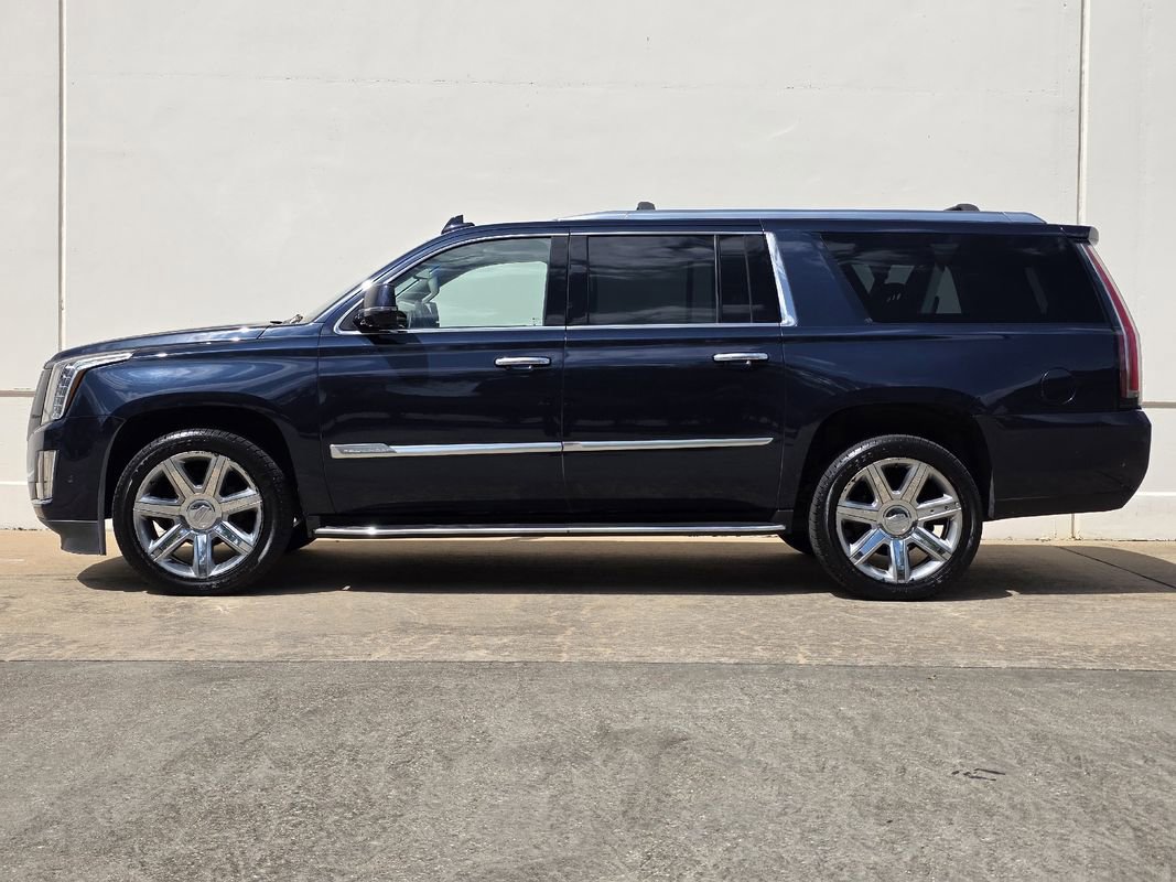 Used 2017 Cadillac Escalade ESV Luxury image 2