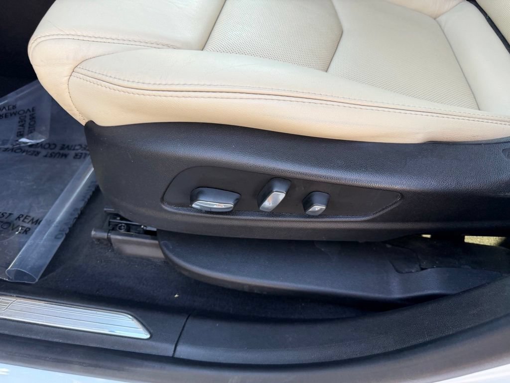 Used 2018 Cadillac XT5 Luxury w/ Driver Awareness Package FWD image 12