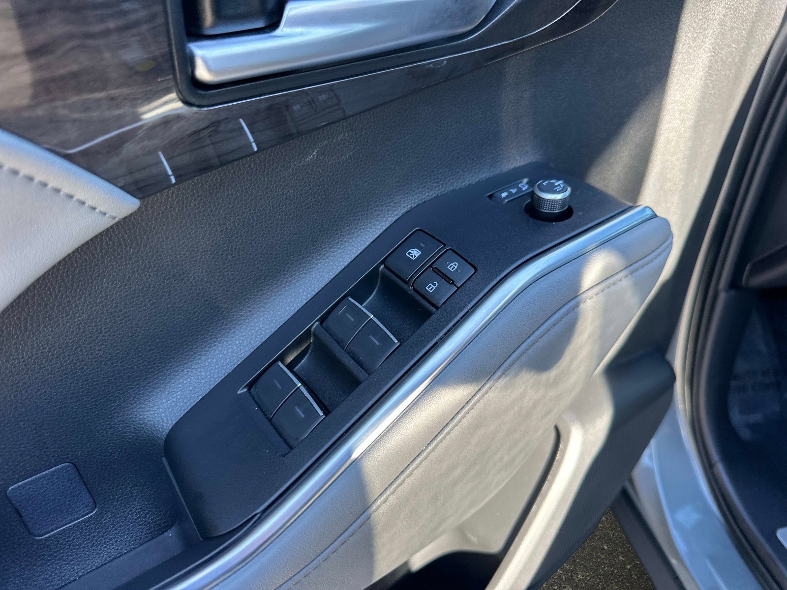 Used 2025 Toyota Highlander Limited image 20