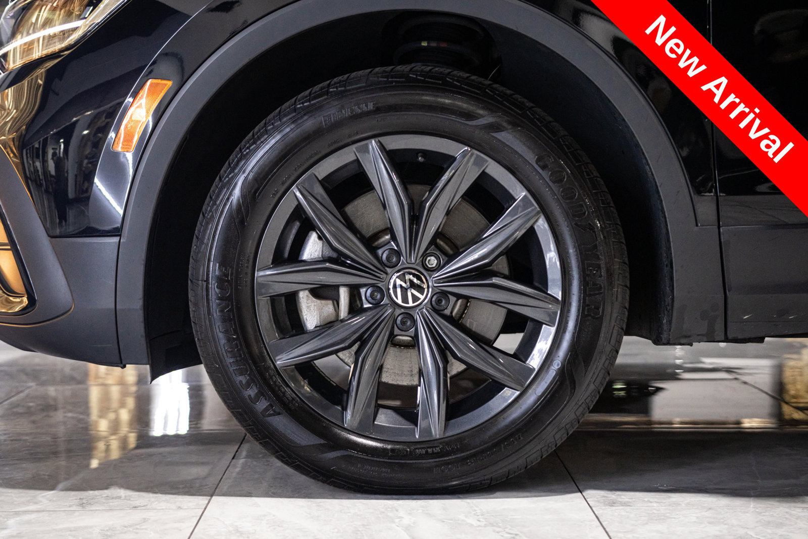 Used 2024 Volkswagen Tiguan SE AWD/4WD image 33