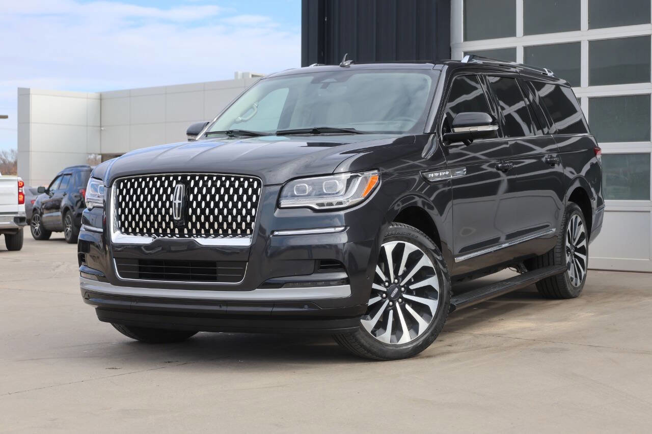 Used 2022 Lincoln Navigator L Reserve w/ Equipment Group 201A image 3