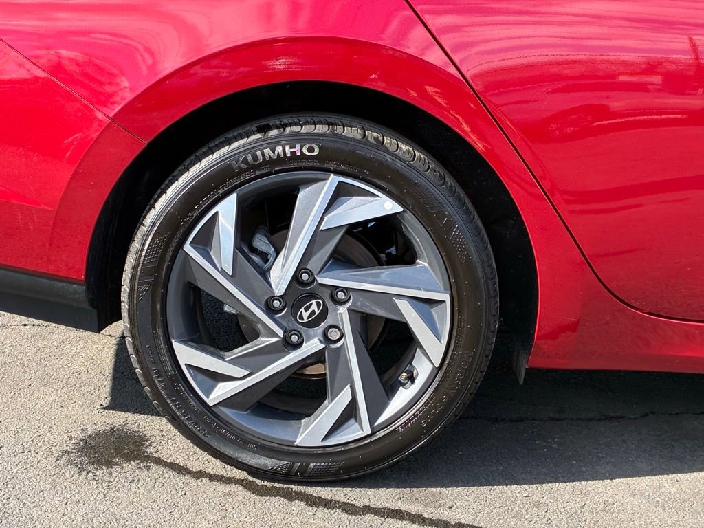 Used 2025 Hyundai Elantra Sport image 42