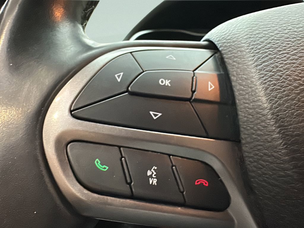 Used 2019 Jeep Cherokee Limited image 19