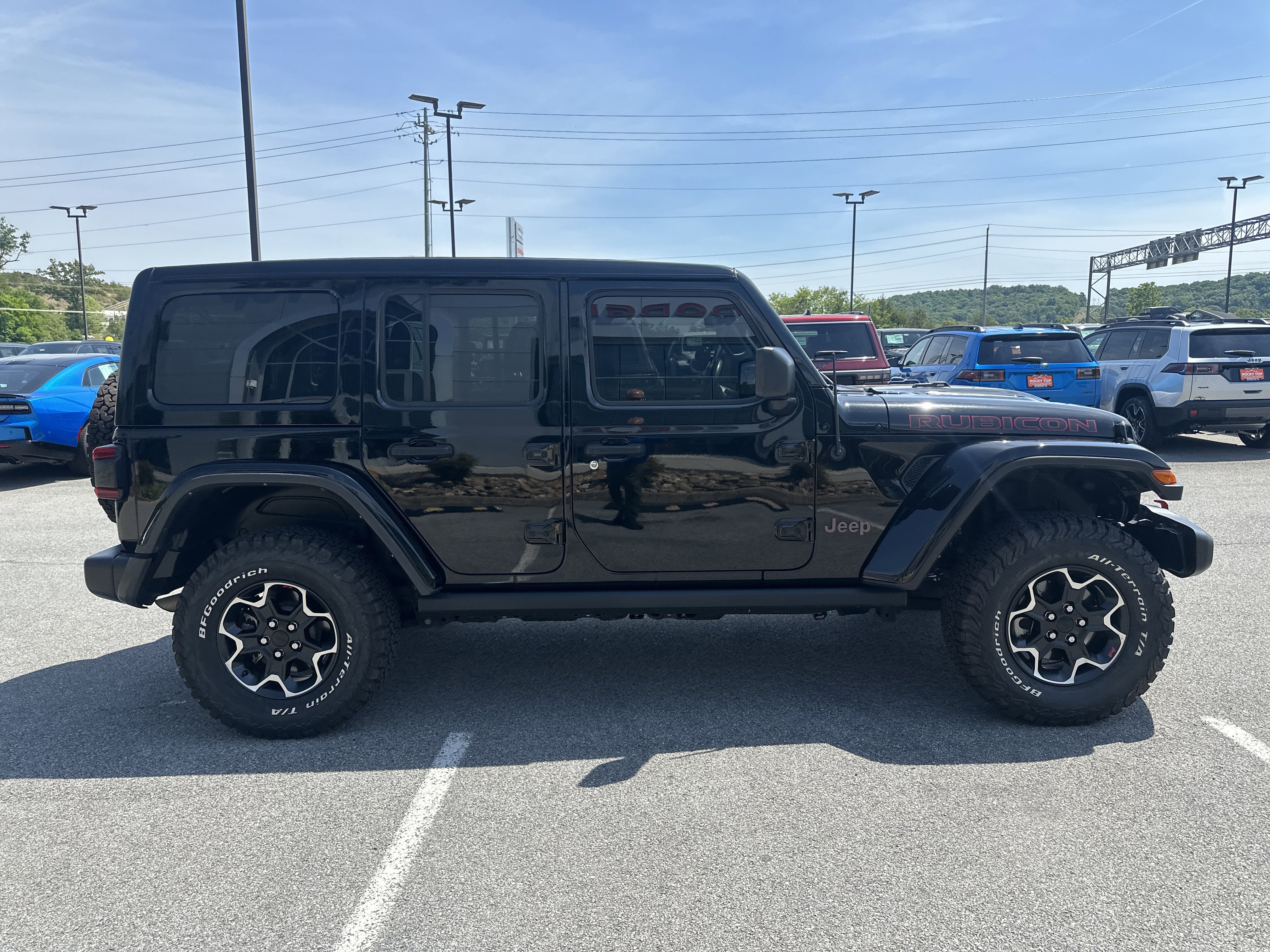 Used 2023 Jeep Wrangler Unlimited Rubicon w/ LED Lighting Group AWD/4WD image 4