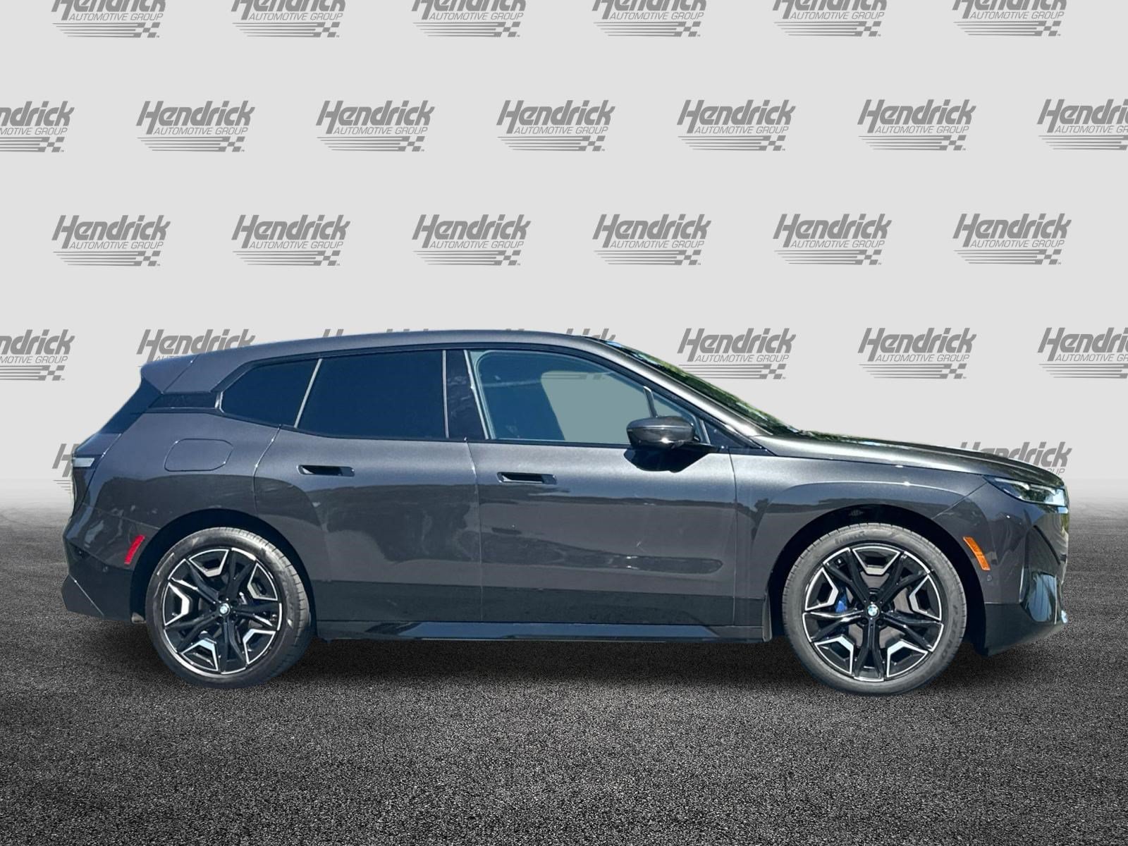 Used 2024 BMW iX xDrive50 w/ Premium Package AWD/4WD image 3