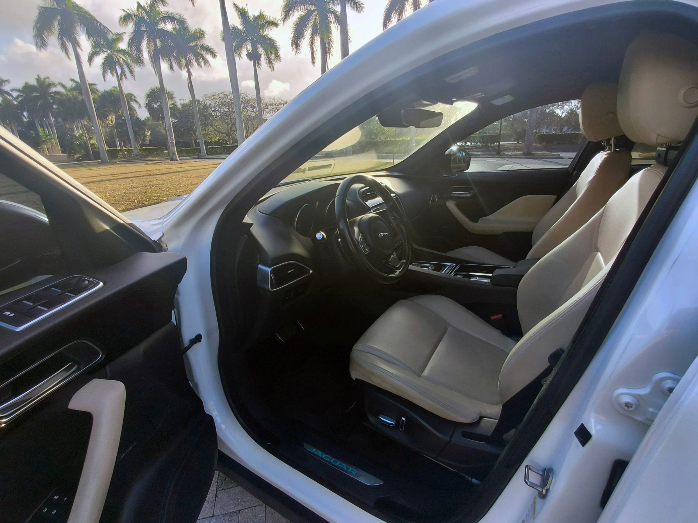 Used 2019 Jaguar F-PACE Premium image 4