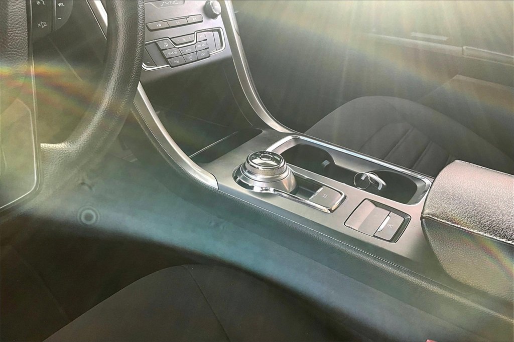 Used 2019 Ford Fusion SE image 13