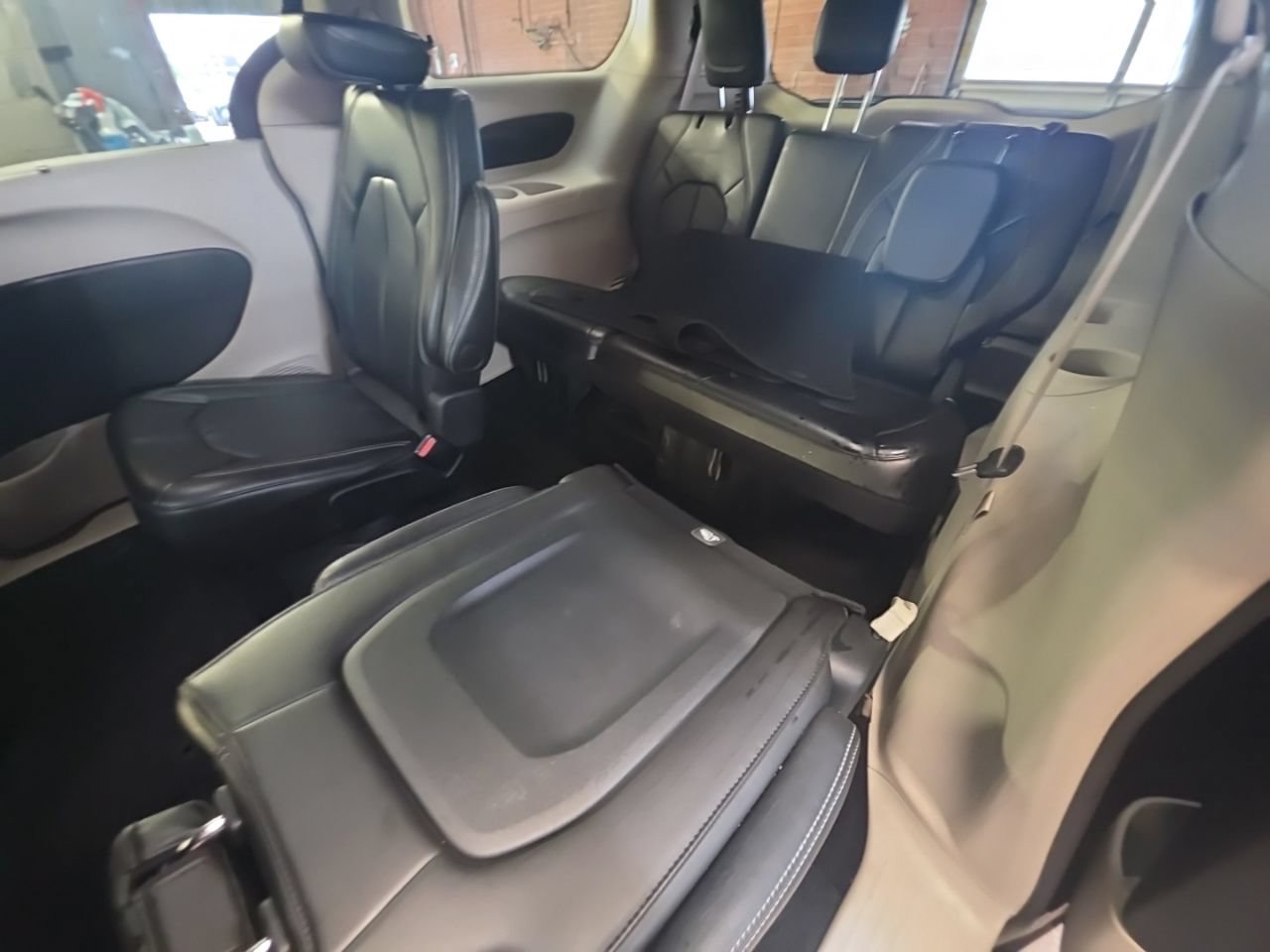 Used 2024 Chrysler Pacifica Touring-L FWD image 13