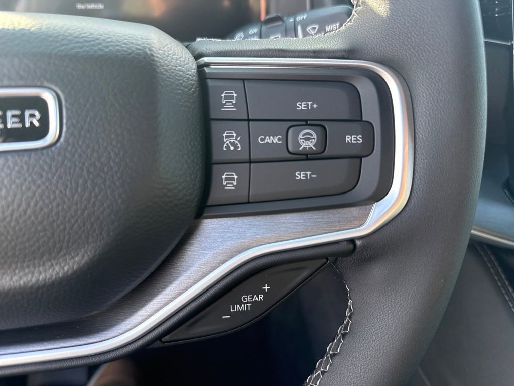 New 2026 Jeep Grand Wagoneer L 4WD w/ Premium Group I image 16