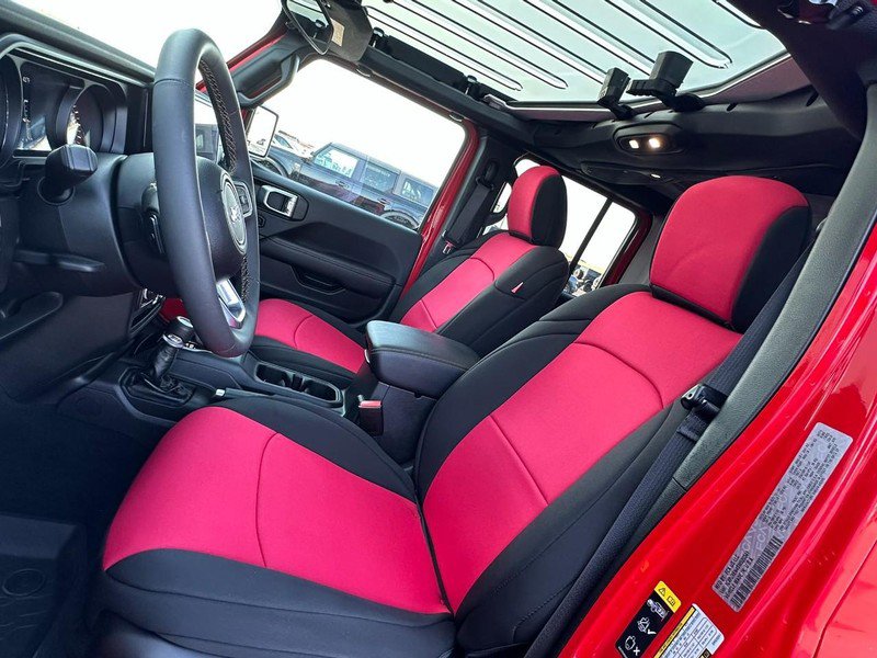 Used 2025 Jeep Wrangler Unlimited Sahara image 9