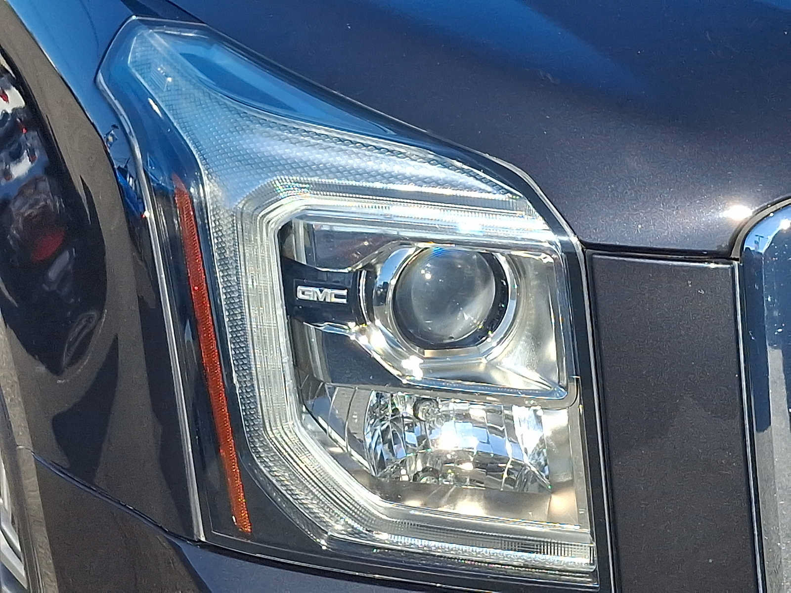 Certified 2020 GMC Yukon XL Denali w/ Denali Premium Package AWD/4WD image 9