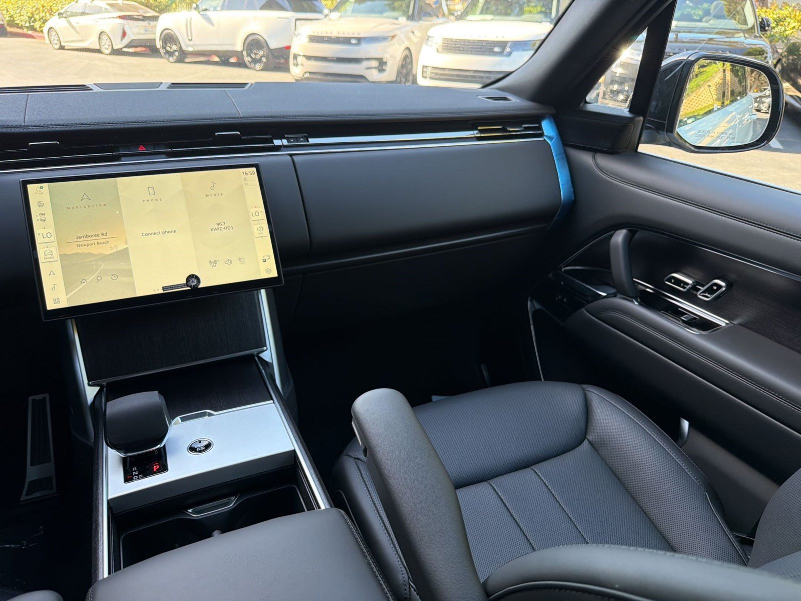 Used 2026 Land Rover Range Rover SE AWD/4WD image 30