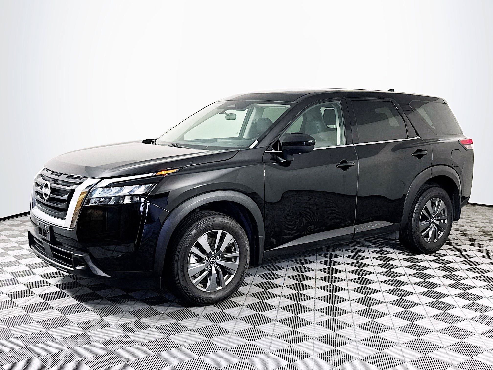 Used 2024 Nissan Pathfinder S FWD image 4