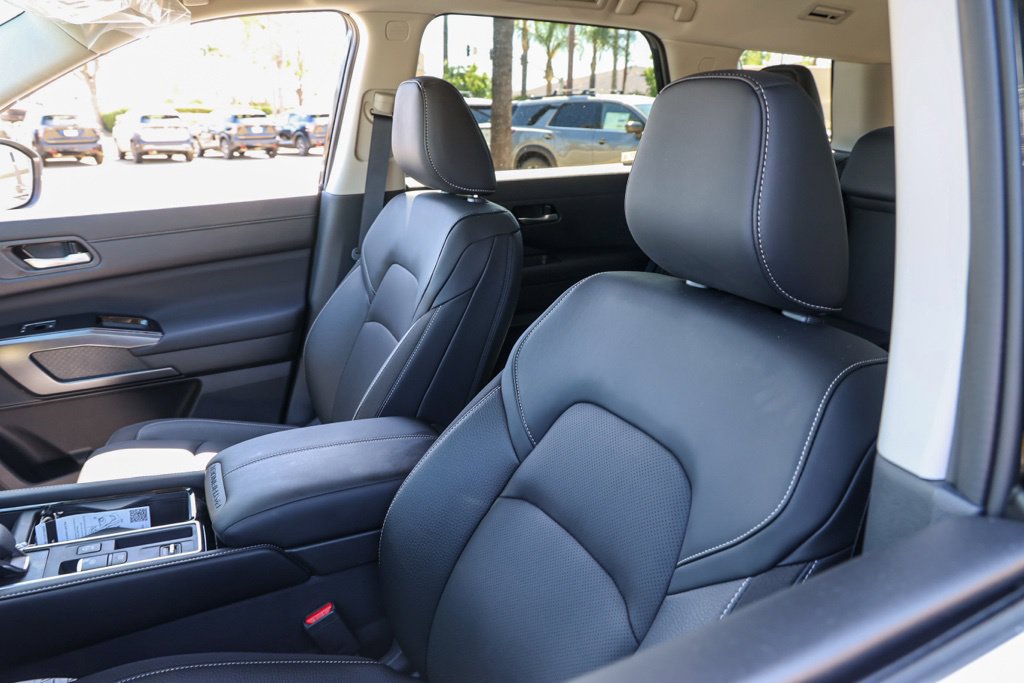 New 2026 Nissan Pathfinder SL w/ Cargo Package FWD image 16