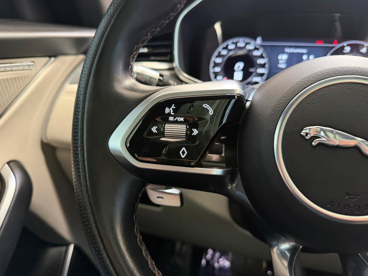 Used 2021 Jaguar F-PACE SVR AWD/4WD image 33