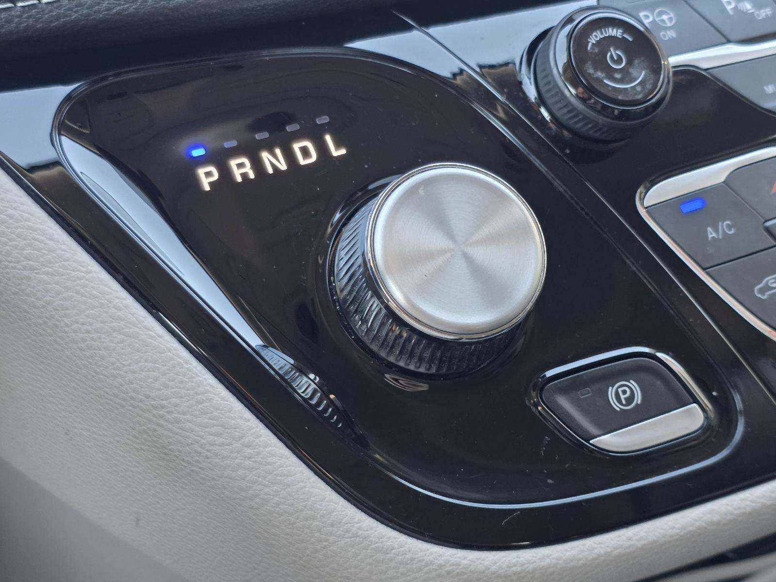 Used 2024 Chrysler Pacifica Touring-L FWD image 15