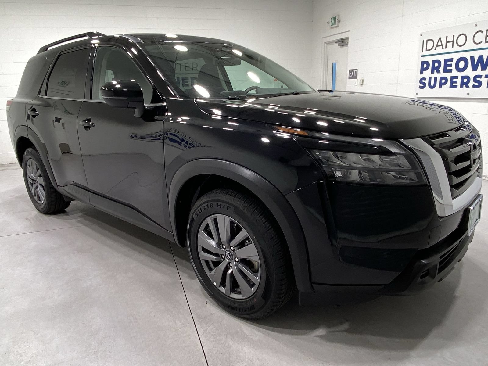 Used 2025 Nissan Pathfinder SV AWD/4WD image 2
